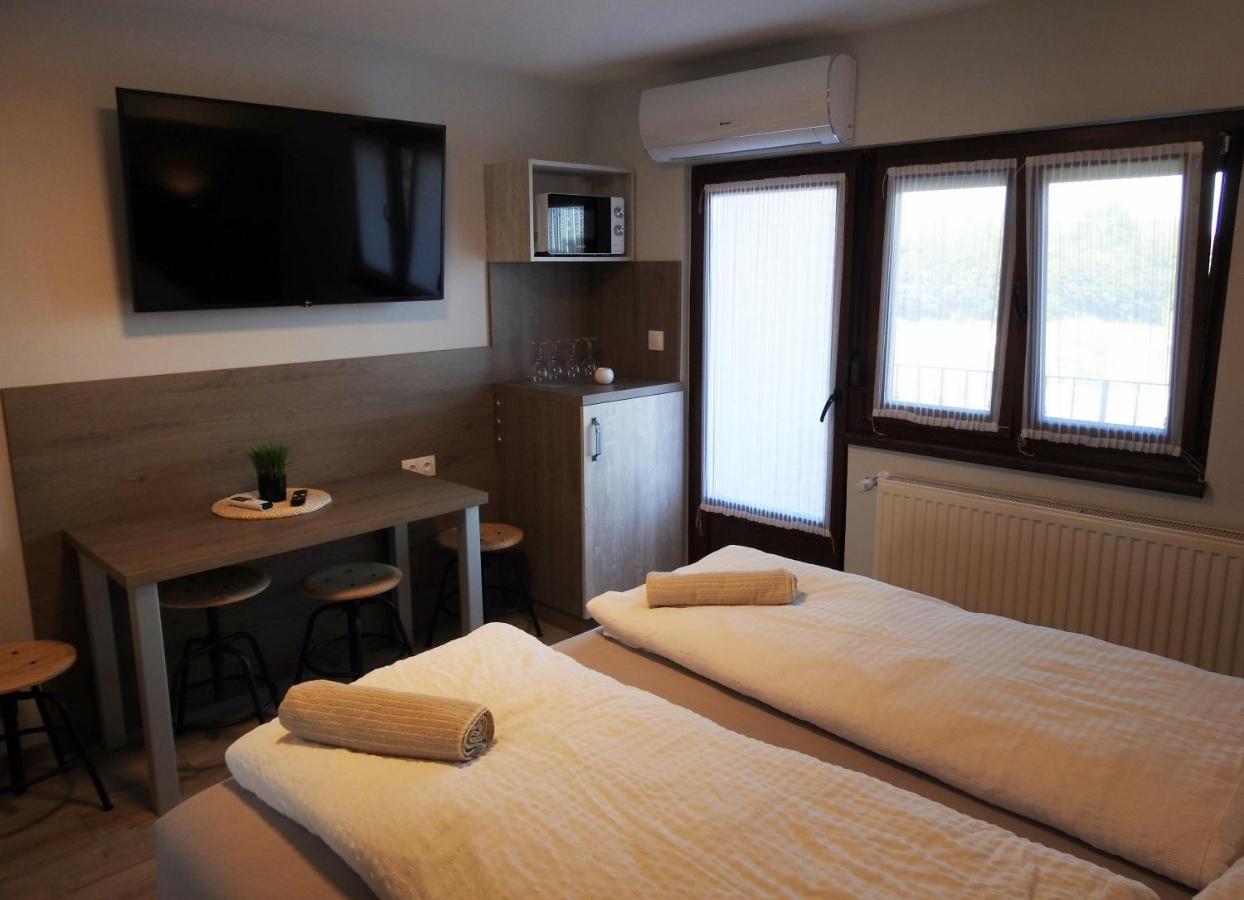 Kukorica Csarda Apartman 2 Balatonujlak ภายนอก รูปภาพ