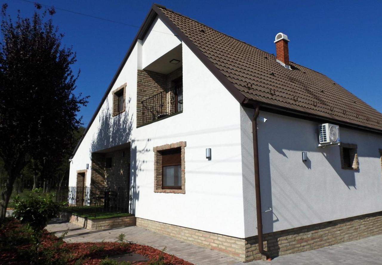 Kukorica Csarda Apartman 2 Balatonujlak ภายนอก รูปภาพ